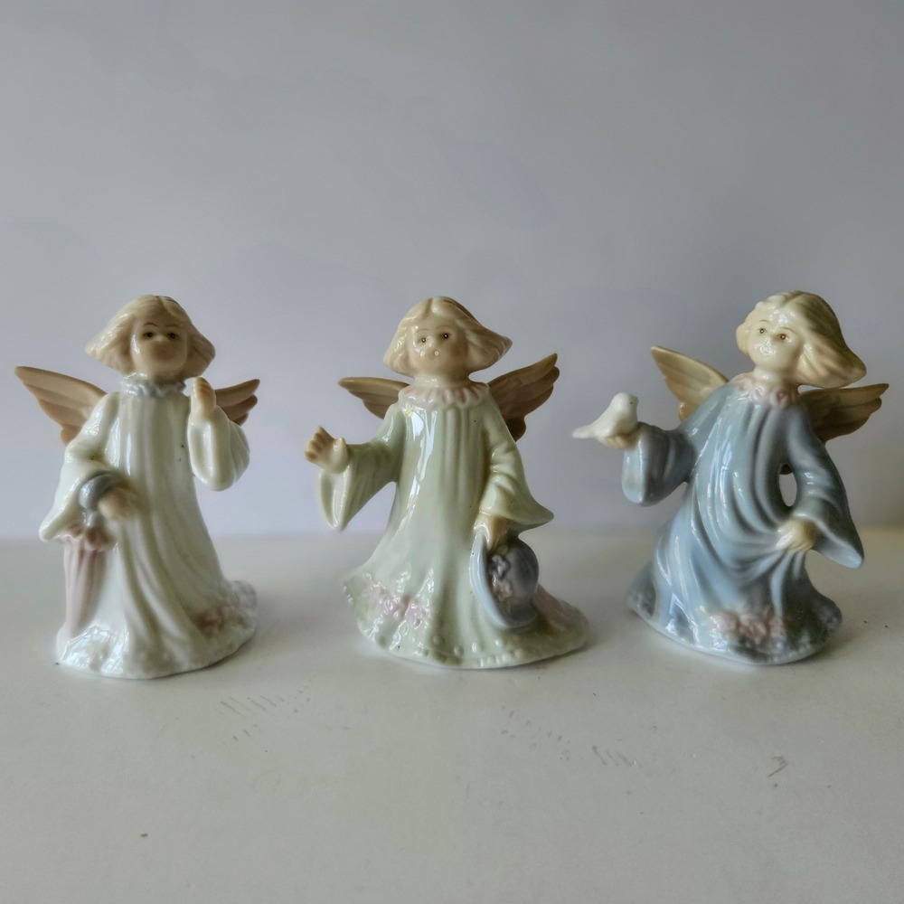 Vtg Russ Berrie Mini Porcelain Angel Trio - 2.5in Tall